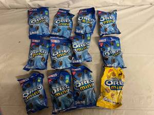 lot 288 image: 12 Packs of Oreo Minis