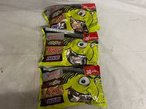 lot 290 image: 3 Packs of Variety Mini Candy Bars