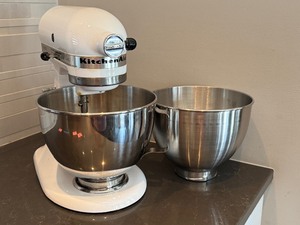 lot 48A image: Kitchen Aid Mixer