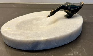 lot 53 image: Charming Soap Dish by Global Views