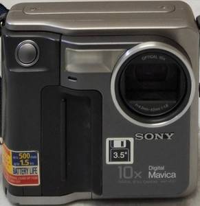 lot 37 image: Vintage Sony Digital Mavica 10x - Digital Still Camera (View Photos)