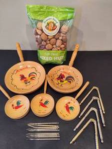 lot 35 image: Vintage Nutcrackers & Wooden Snack & Nut Bowls