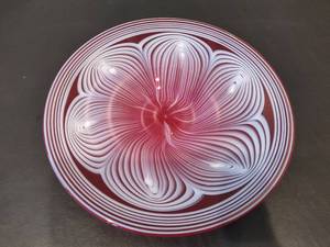 lot 4 image: Swedish Blown Glass Decorative Bowl