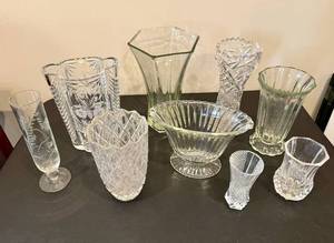 lot 59 image: Stunning Glass & Crystal Vase Collection