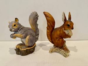 lot 39 image: AK KAISER Porcelain Squirrel Figurines
