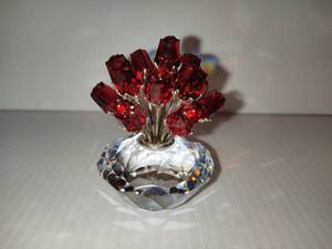 lot 16 image: SWAROVSKI Crystal Vase wRed Roses
