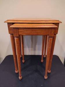 lot 17 image: THOMASVILLE 2pc Nesting Tables