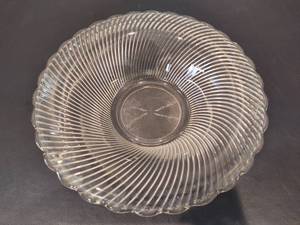 lot 61 image: Federal Glass Diana Glass Bowl