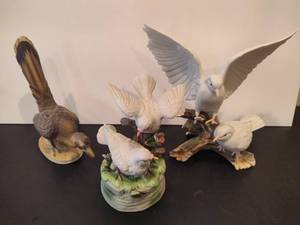 lot 77 image: Asst HOMCO & Other Porcelain Bird Figurines