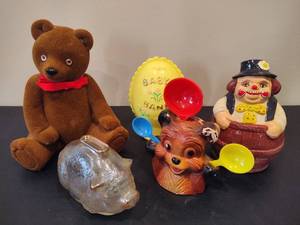 lot 90 image: Vintage Childrens Piggy Banks