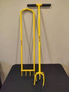 lot 100 image: Hound Dog Gardening Tools