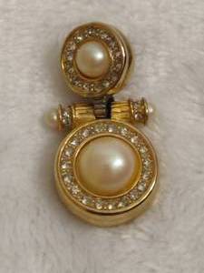 lot 105 image: Richelieu Stamped PendantEnhancer