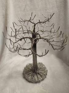 lot 122 image: Jewelry Tree