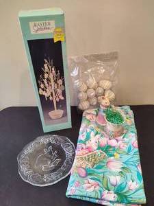 lot 128 image: Lot of Plastic Easter Eggs & Easter Decor