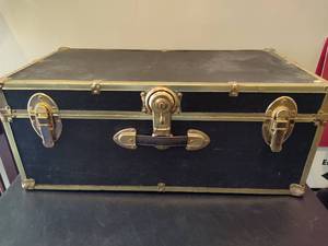 lot 136 image: Storage Locker