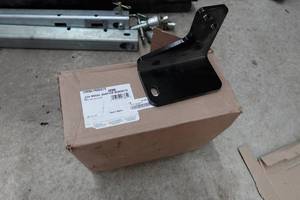 lot 60J image: Reese 58386 5th Wheel Adapter Brackets for Dodge Ram 1500