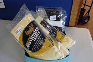 lot 290 image: Meguiars Microfiber Towels and Wash Mitts