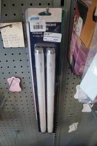 lot 75 image: Camco Fluorescent 18 Bulbs & T-5 Replacement Bulbs