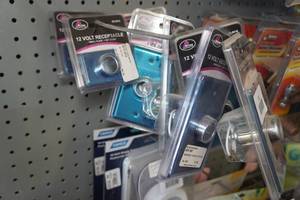 lot 91 image: 8 Assorted Sizes 12 Volt Receptacle