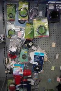 lot 176 image: Assorted Waste Valve Seals, Hose Adapters, Bayonet Fittings, Valve Handles