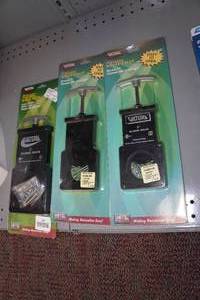 lot 164 image: 3 Metal Handle Bladex Waste Valves 3 & 2