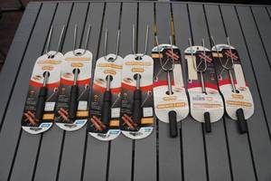lot 231 image: 7 Camco Telescoping Double Roaster Sticks
