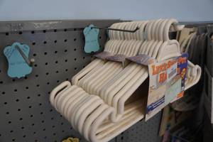 lot 242 image: 3 6-Packs of Lynx Stay-Put Hangers for RVs