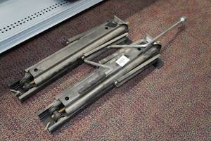 lot 23 image: Trailer Scissor Jacks