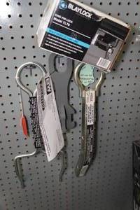 lot 500B image: King Pin Coupler Lock and RV Lifting Device