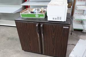 lot 408 image: Kenmore Mini Fridge, Sunbeam Microwave, Mugs and Glasses