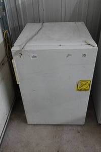 lot 477 image: General Electric Mini Fridge