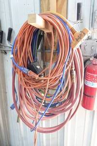 lot 422 image: Assorted Extension Cords and Air Hose