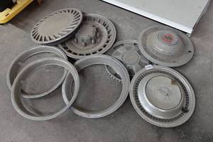 lot 400 image: Automotive Hub Caps and Beauty Rings - Chevrolet, Lincoln