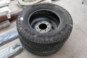 lot 429 image: 8 Bolt Ford Wheel with Falken LT22575R16 Tire