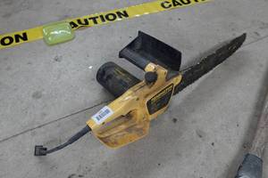 lot 390 image: Remington EL-1 Electric Chain Saw