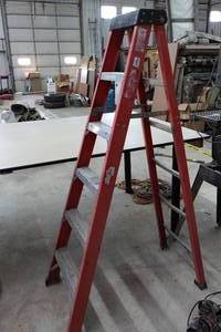 lot 388 image: 6 Fiberglass Step Ladder