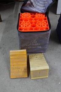 lot 442 image: Lynx RV Levelers with Wheel Chocks