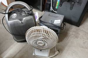lot 370 image: Portable Heaters and Fan