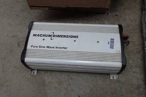 lot 454 image: Magnum Dimensions CSW1012 1000W Pure Sine Wave Inverter