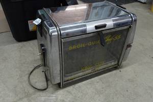 lot 353 image: Antique Broil Quik Chef 55 King Size Broiler