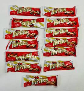 lot 57 image: 13x Turtles Candy bars