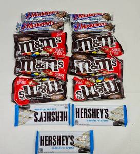 lot 59 image: 3 Musketeers, Share Size m&ms & Hersheys Cookies & Cream