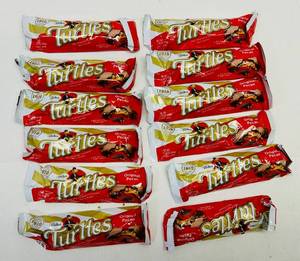 lot 62 image: 12x Turtles Candy bars