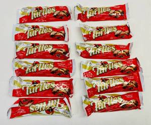 lot 66 image: 12x Turtles Candy bars