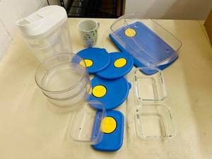 lot 89 image: Lot of Storage Containers