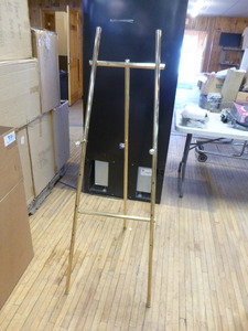 lot 32 image: Gold Floor Easel