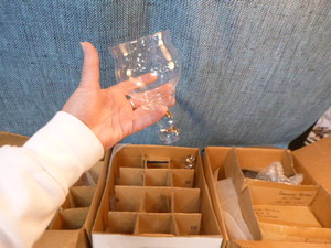 lot 34 image: 38 Tear Drop Votive Cups