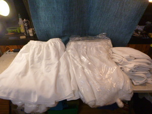 lot 39 image: White Linen Tablecloths and Skirts