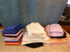 lot 41 image: Linen Tablecloths and Napkins