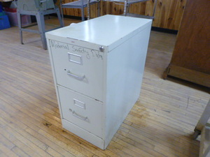 lot 71 image: 2 Drawer File Cabinet